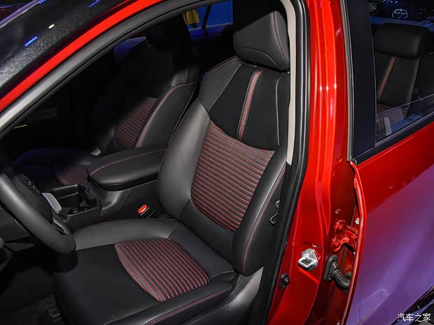 一汽丰田 RAV4荣放双擎E+ 2021款 2.5L 四驱旗舰Pro