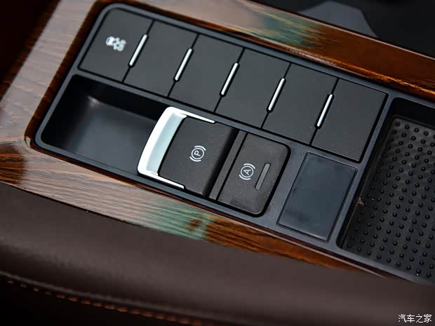 东风风行 风行CM7 2018款 2.0T 自动旗舰型