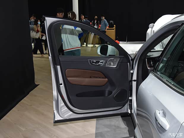 沃爾沃亞太 沃爾沃XC60 2022款 基本型低配