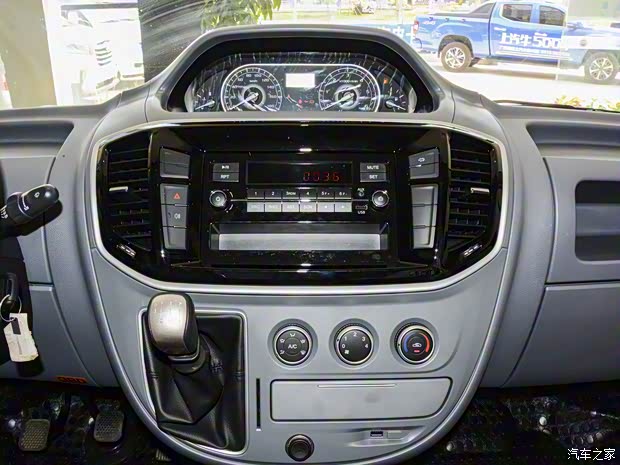 上汽大通 上汽大通MAXUS V80 2021款 2.0T 手動(dòng)經(jīng)典城配王短軸中頂3座