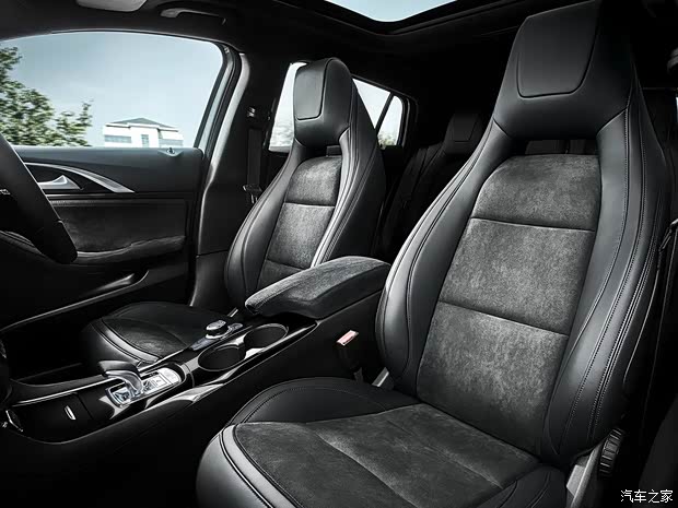 英菲尼迪(进口) 英菲尼迪Q30 2015款 基本型