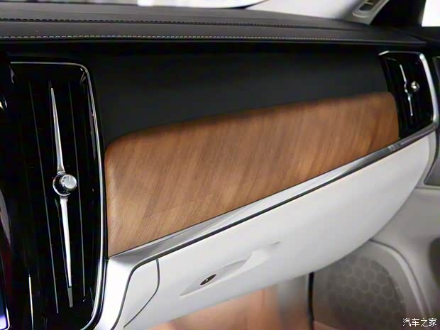 沃爾沃(進(jìn)口) 沃爾沃S90 2016款 2.0T T6 AWD智尊版