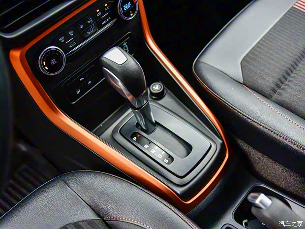 长安福特 翼搏 2018款 2.0L 自动四驱尊翼型 长安福特 翼搏 2018款 2.0L 自动四驱尊翼型