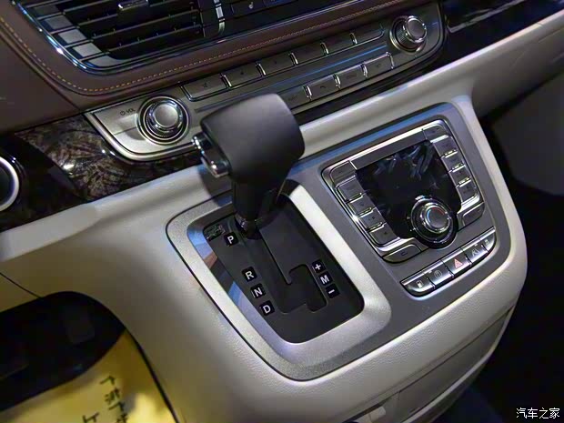 上汽商用車 上汽大通G10 2015款 2.0T 自動(dòng)旗艦版