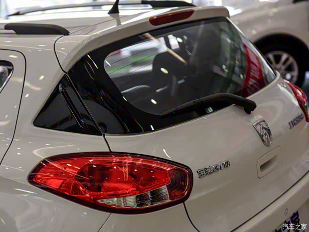 上汽通用五菱 寶駿310 2016款 1.2L 手動(dòng)豪華型