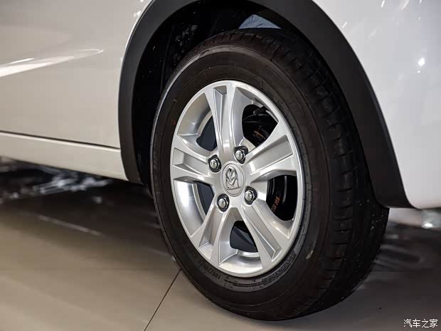 上汽通用五菱 寶駿310 2016款 1.2L 手動(dòng)豪華型