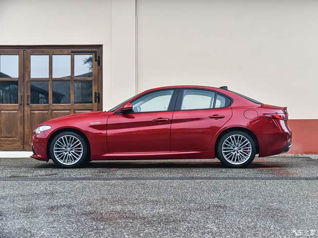 阿尔法·罗密欧 Giulia 2017款 2.0T 280HP 豪华运动版