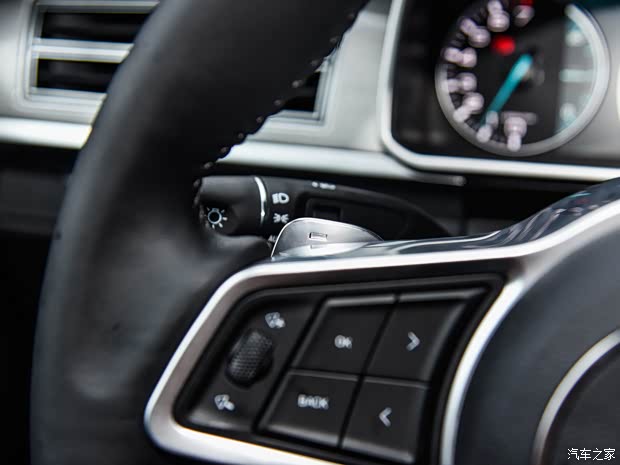 众泰汽车 大迈X7 2017款 上进版 2.0T DCT黄山型 7座