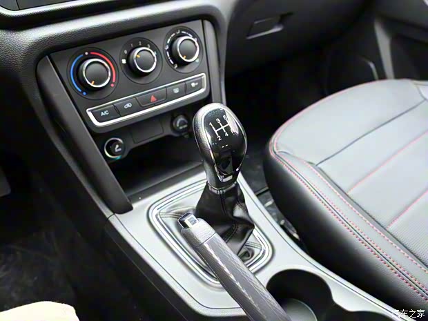 奇瑞汽车 瑞虎3 2022款 经典版 1.5L 手动豪华型 奇瑞汽车 瑞虎3 2022款 经典版 1.5L 手动豪华型