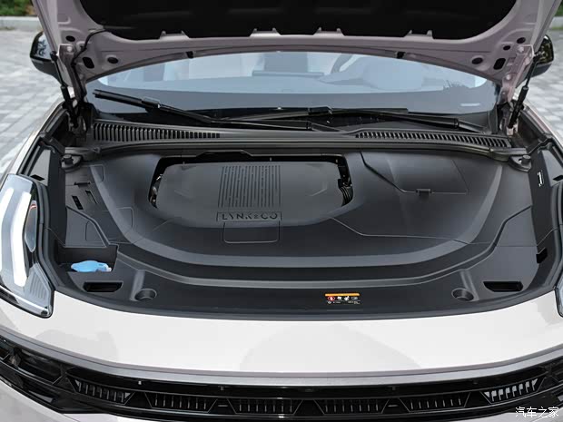 領(lǐng)克 領(lǐng)克06 2022款 1.5T Shero粉色特別版