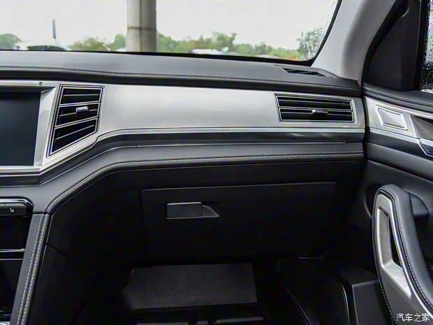 众泰汽车 大迈X7 2017款 上进版 2.0T DCT黄山型 7座