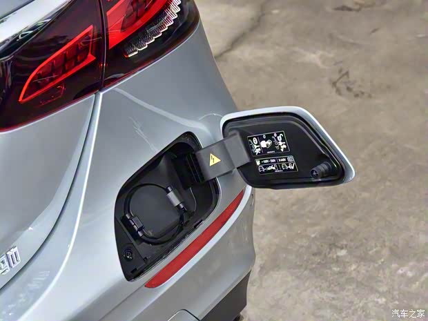 北京奔驰 奔驰E级新能源 2021款 E 350 e L 插电式混合动力运动轿车