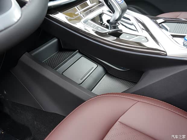 吉利新能源 嘉际新能源 2022款 1.5TD PHEV 白金尊贵型