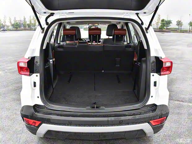 北汽銀翔 北汽幻速S3 2016款 S3L 1.5L 手動尊貴型