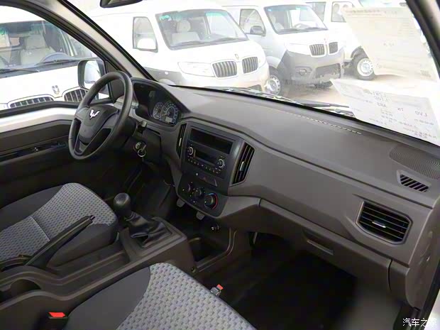 上汽通用五菱 五菱荣光新卡 2021款 1.8L基本型单排双后轮LJ479Q6 上汽通用五菱 五菱荣光新卡 2021款 1.8L基本型单排双后轮LJ479Q6