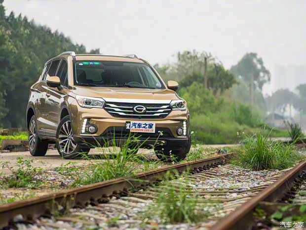 广汽乘用车 传祺GS4 2017款 235T 自动两驱豪华智联版