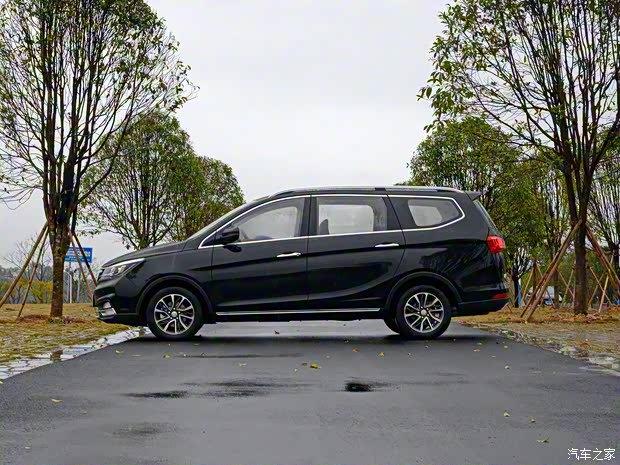 上汽通用五菱 寶駿730 2017款 1.5T 手動豪華型 7座