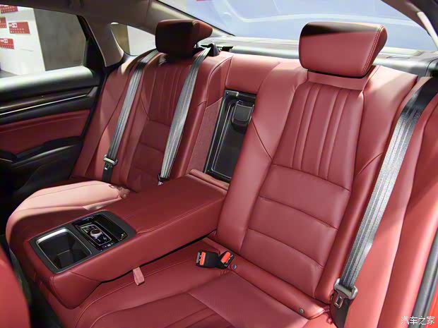 广汽本田 雅阁 2022款 2.0 i-MMD混动 幻夜·锐尊版