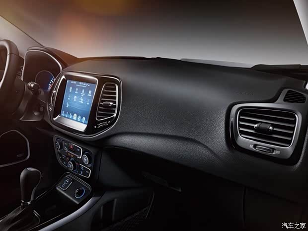 广汽菲克Jeep 指南者 2017款 200T 臻享版 广汽菲克Jeep 指南者 2017款 200T 臻享版