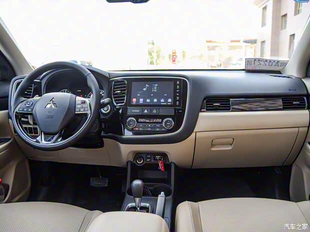 广汽三菱 欧蓝德 2016款 2.4L 四驱尊贵版 7座