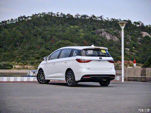 比亞迪 宋MAX 2017款 1.5T 自動智聯(lián)尊貴型