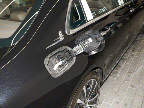 2022�� �Ŀ��� E 350 e L ���ʽ��϶����γ�