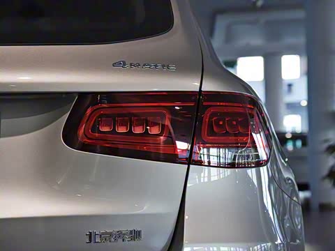 2020�� GLC 260 L 4MATIC ������