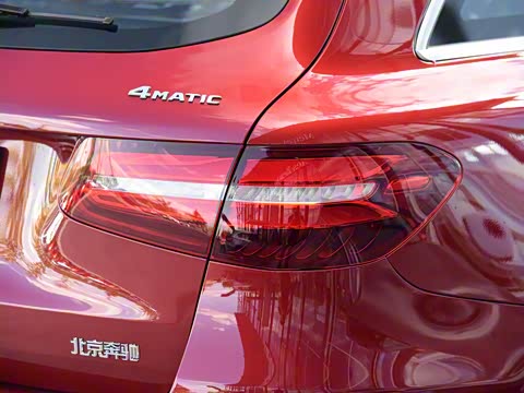 2019�� GLC 260 4MATIC ������