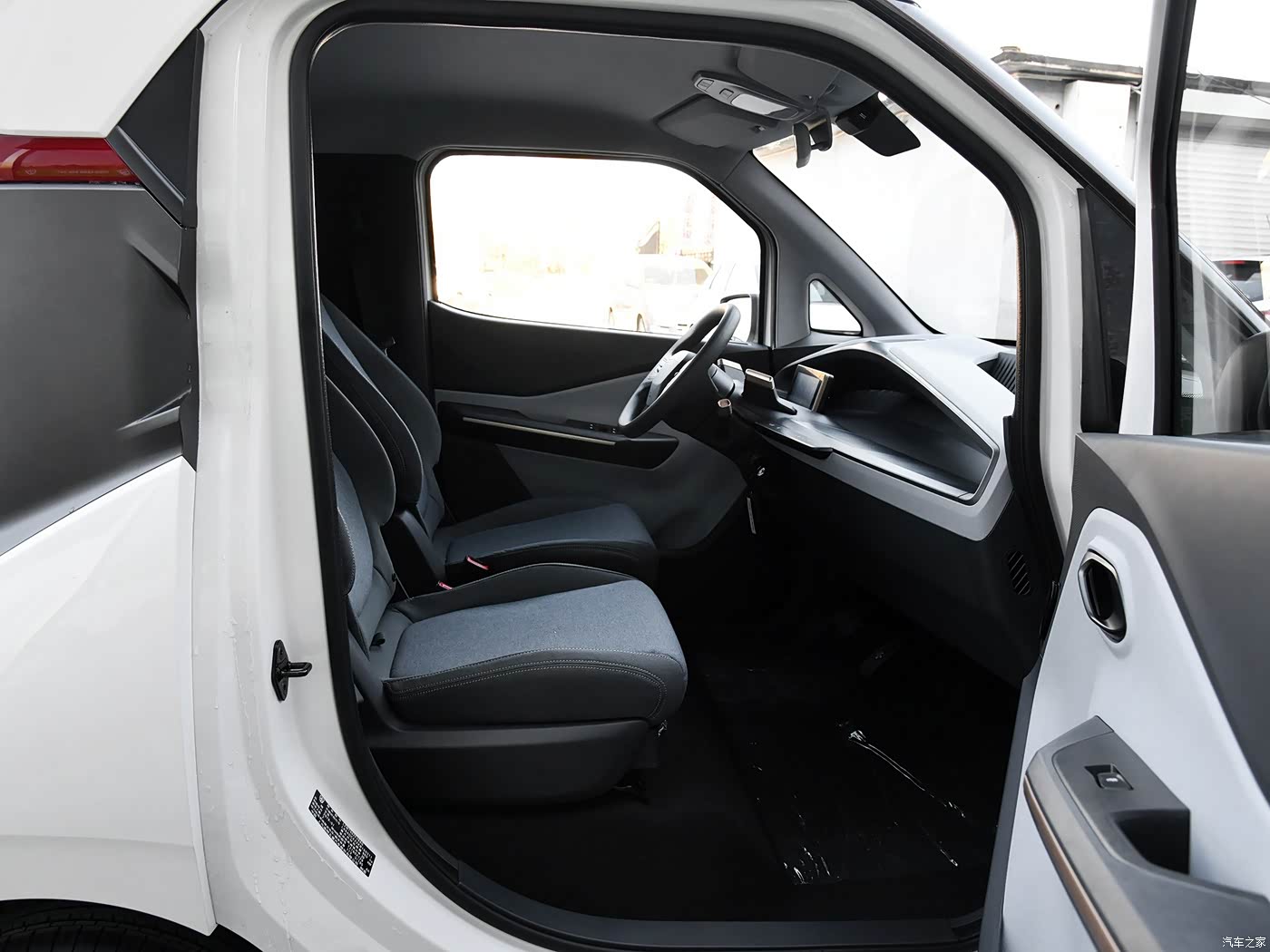 座椅(91张)展开全部外观颜色:内饰颜色:黑色/灰色(198张)车主提车价