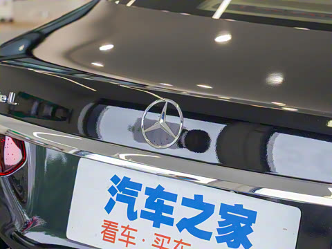 2022�� �Ŀ��� E 350 e L ���ʽ��϶����γ�