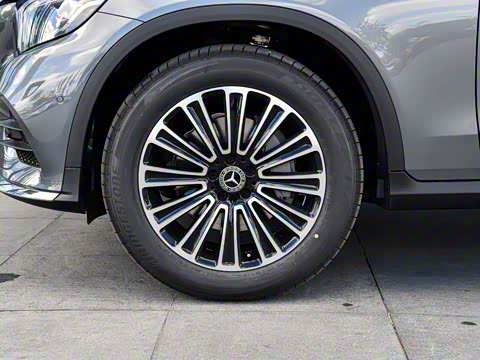 2019�� GLC 260 4MATIC ������