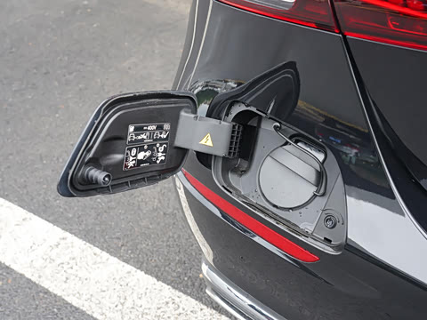 2022�� �Ŀ��� E 350 e L ���ʽ��϶����γ�