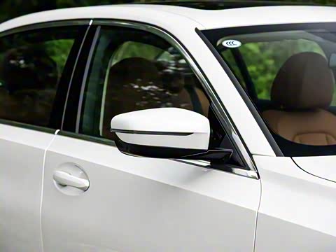 2020�� 325Li �׷���