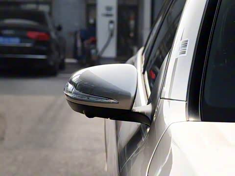 2019�� GLC 260 L 4MATIC ������