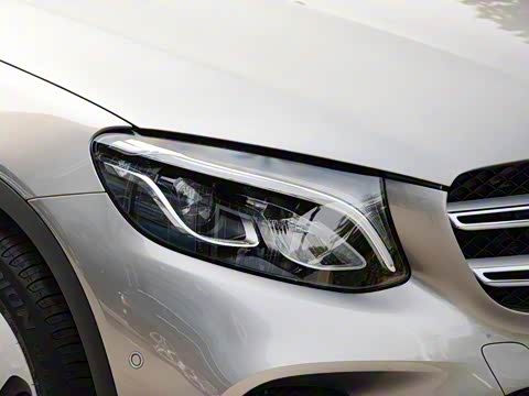 2019�� GLC 260 L 4MATIC ������