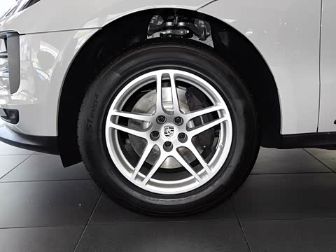 2018�� Macan 2.0T