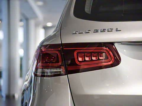 2020�� GLC 260 L 4MATIC ������