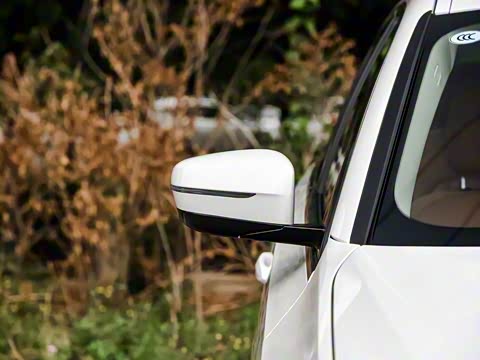 2020�� 325Li �׷���