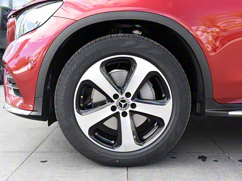 2019�� GLC 260 4MATIC ������