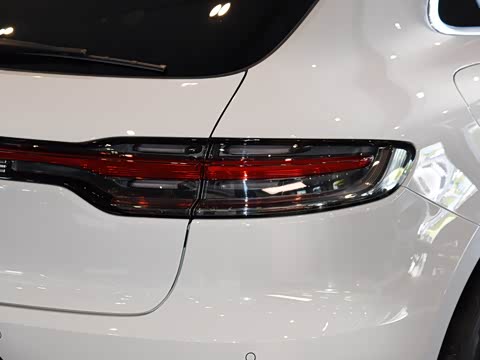 2018�� Macan 2.0T