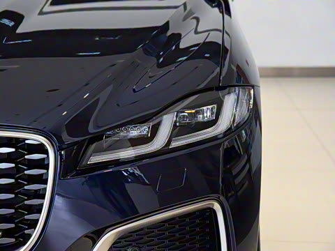 2021�� 250PS R-Dynamic S