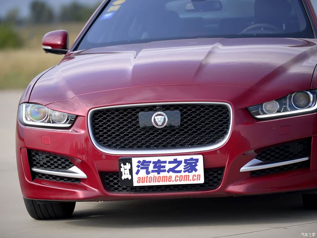 捷豹 捷豹xe 2015款 2.0t 200ps r-sport
