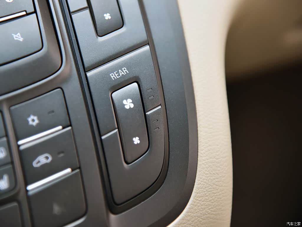 上汽通用别克 别克gl8 2017款 25s 尊贵型