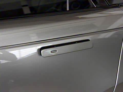 2017�� P380 R-DYNAMIC SE