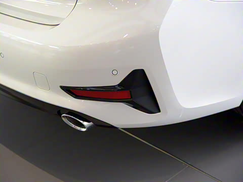 2021�� �Ŀ� 320i �˶���װ