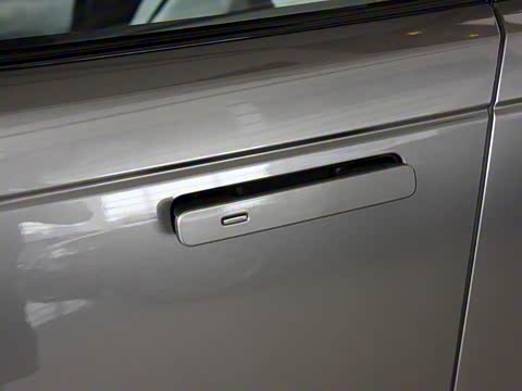 2017�� P380 R-DYNAMIC SE