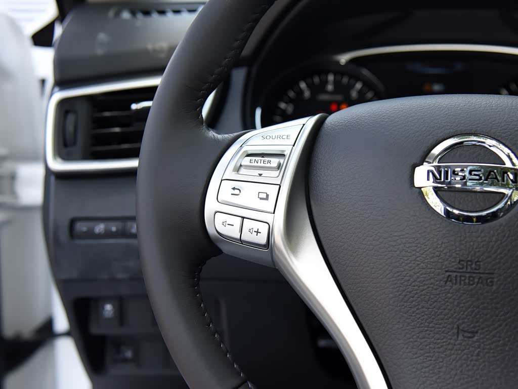 Nissan X-Trail III, Внедорожник 5 дв.: фото поколения