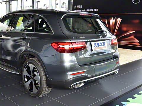 2018�� GLC 300 4MATIC ������