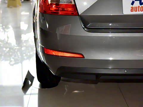 2017�� 1.6L �ֶ����а�