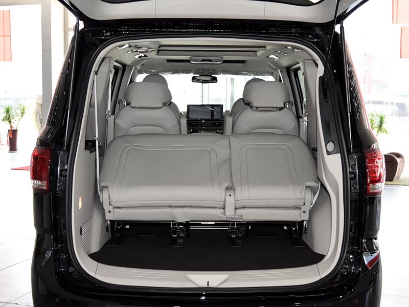 上汽大通 上汽大通g10 2016款 2.0t 自动豪华行政版